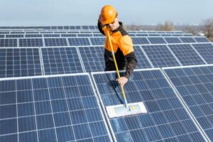 Čiščenje sončne elektrarne
